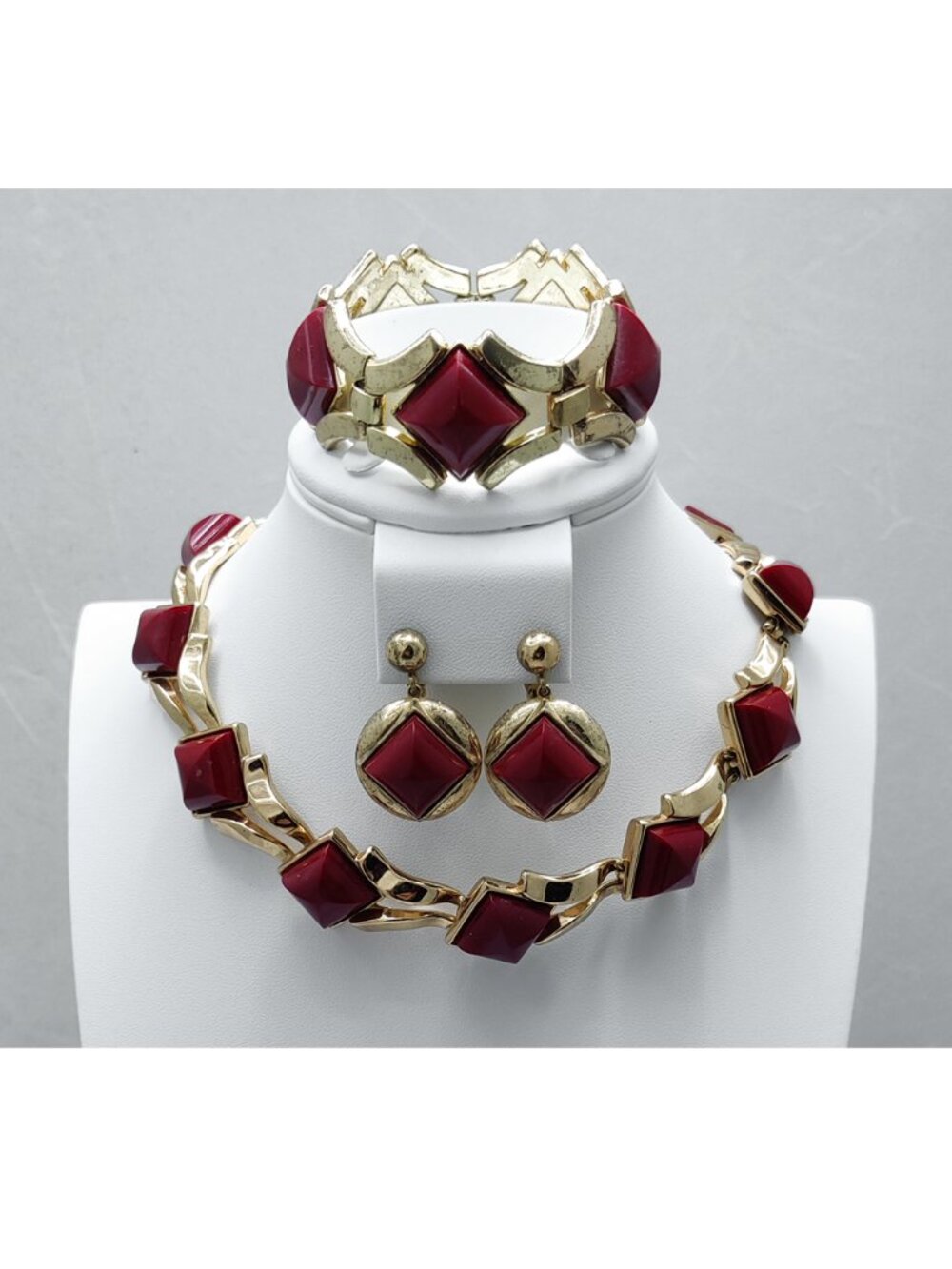 VTG Signed 50s Crown Trifari Gold Tone Red Thermoset Choker Earrings Bracelet